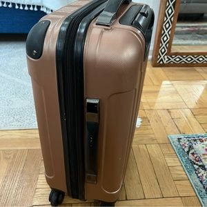 KENNETH COLE 20-Inch Carry On